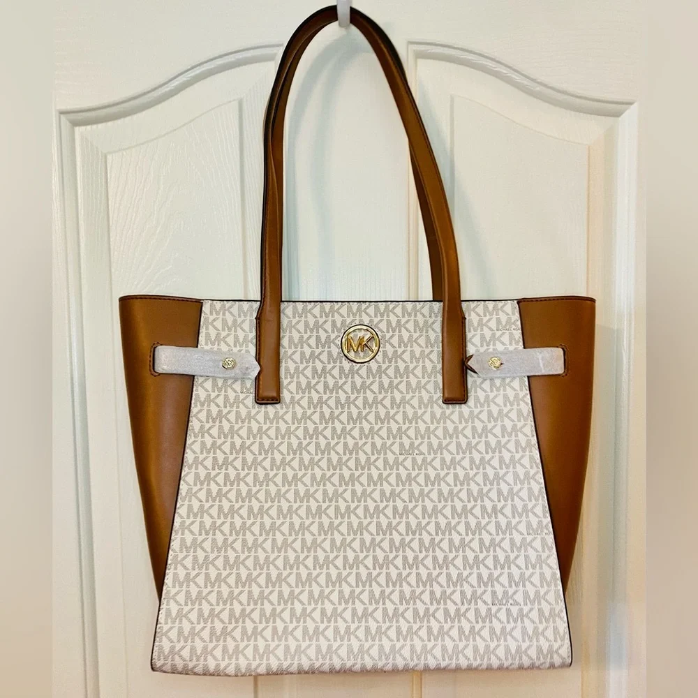 NEW! Michael Kors Vanilla MK Signature Large Carmen Logo Tote